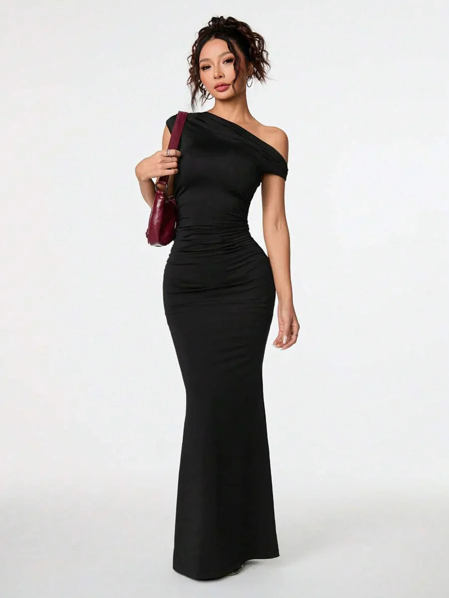 SVELTA - Petite One Shoulder Mermaid Maxi Dress Black_1